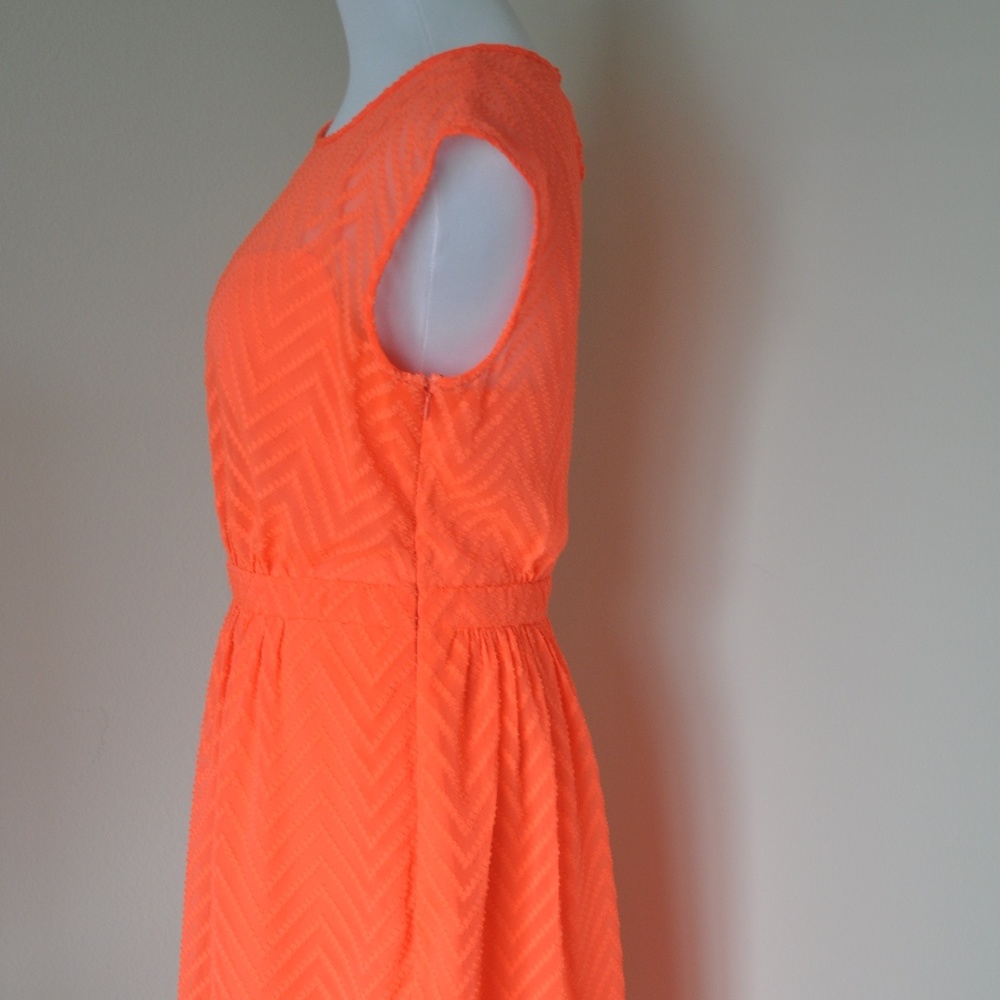 NWT J.Crew  Sleeveless Chiffon Dress in Zigzag - Picture 4 of 8